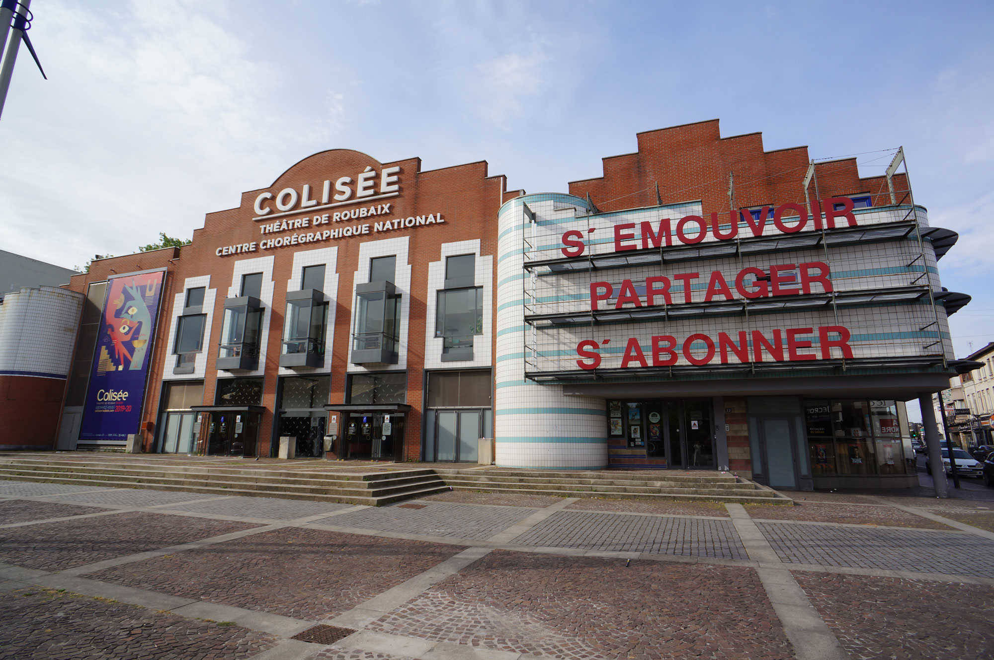 parvis-colisee-roubaix_.jpeg